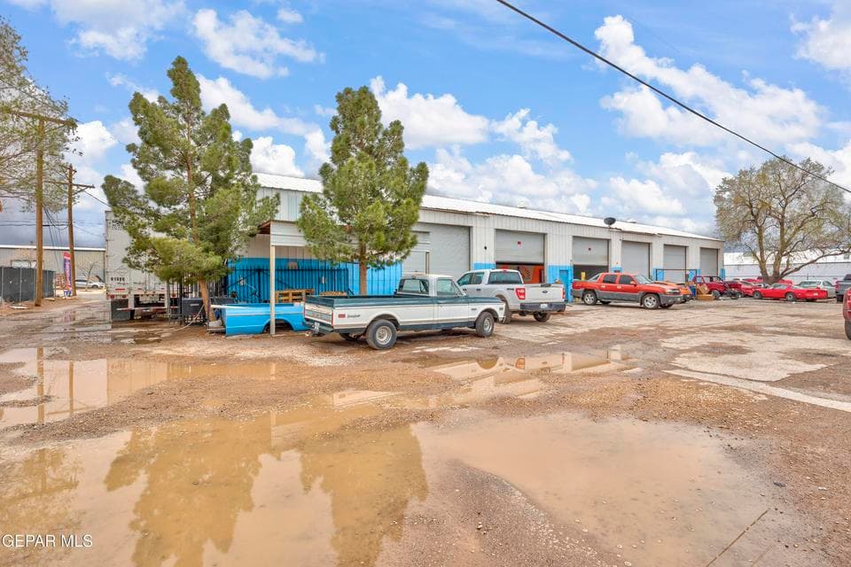 Bldg 2 has 4 grade level doors.