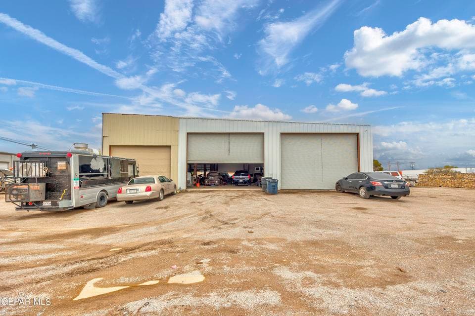 Bldg 3 has 6 grade level doors