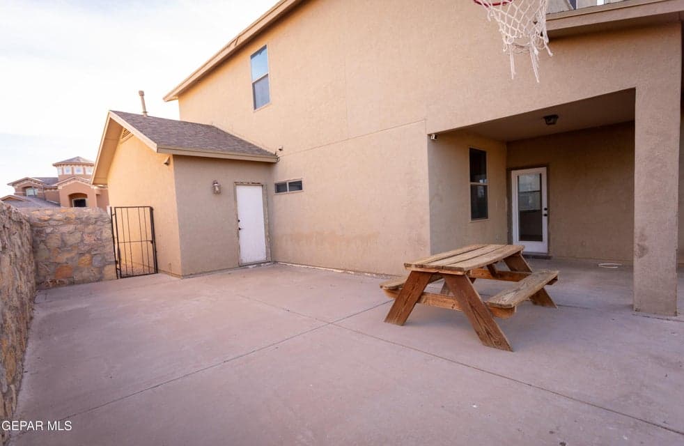 backyard patio basketball hoop (1)