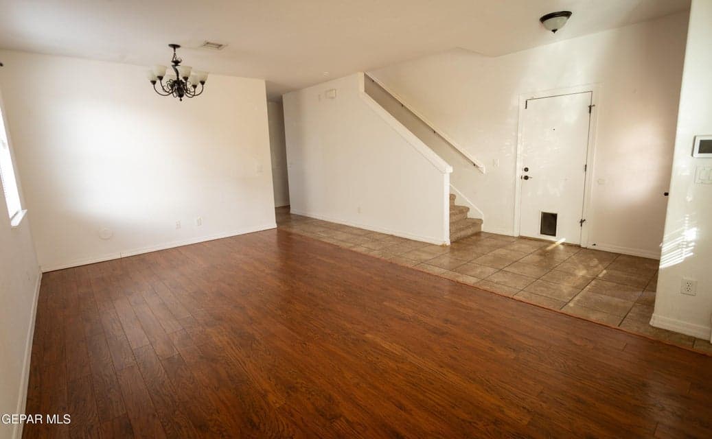 Living Dining Entry (1)