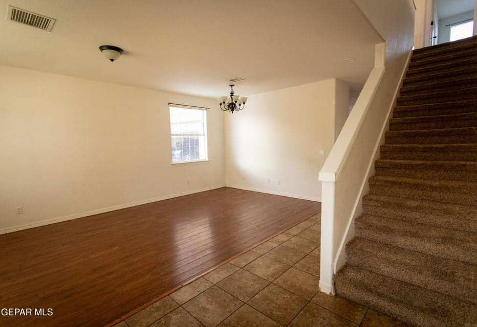 Living Dining Entry (2)