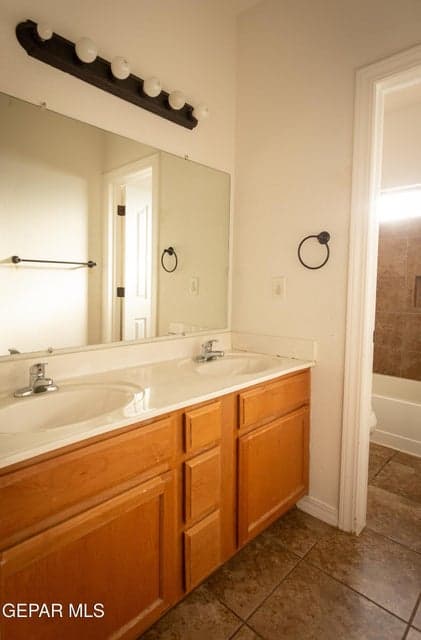 upstairs hall bathroom two (1)