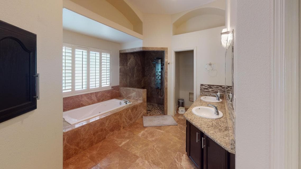 6469-Calle-Vista-Dr-Bathroom