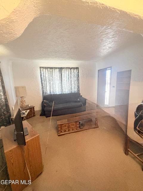 Charming Living /dining area