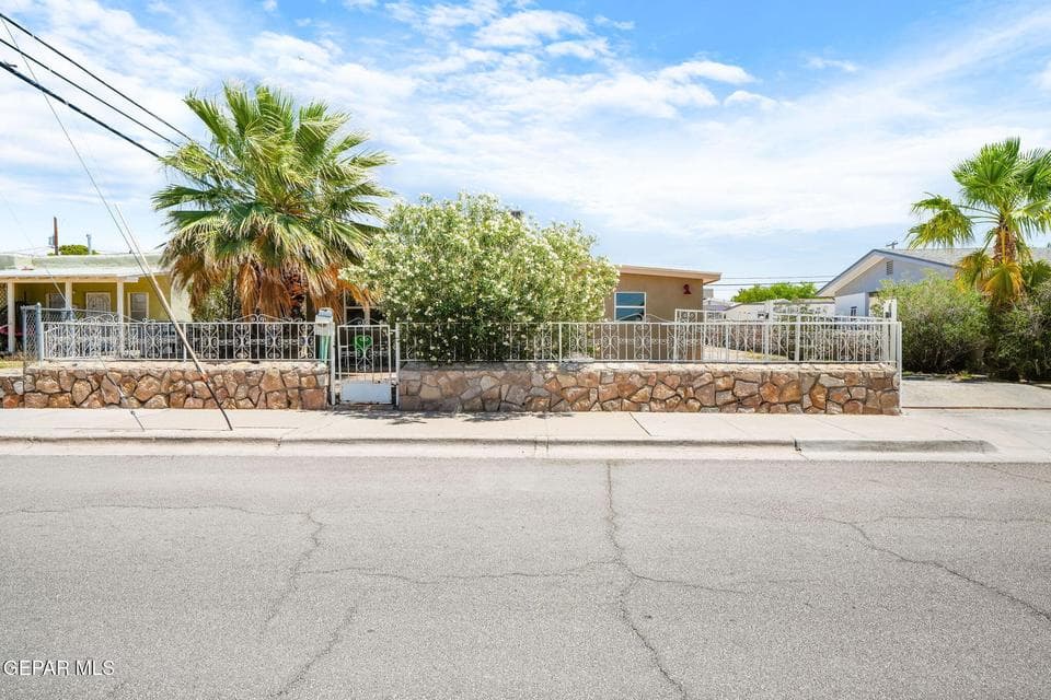 7591 Hacienda Ave-1
