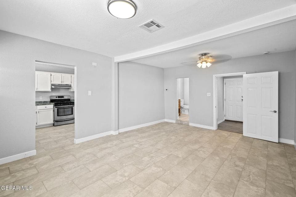 7591 Hacienda Ave-10