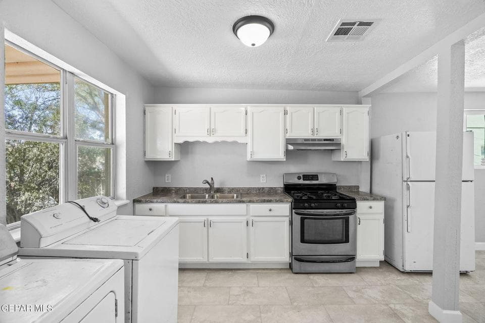 7591 Hacienda Ave-18