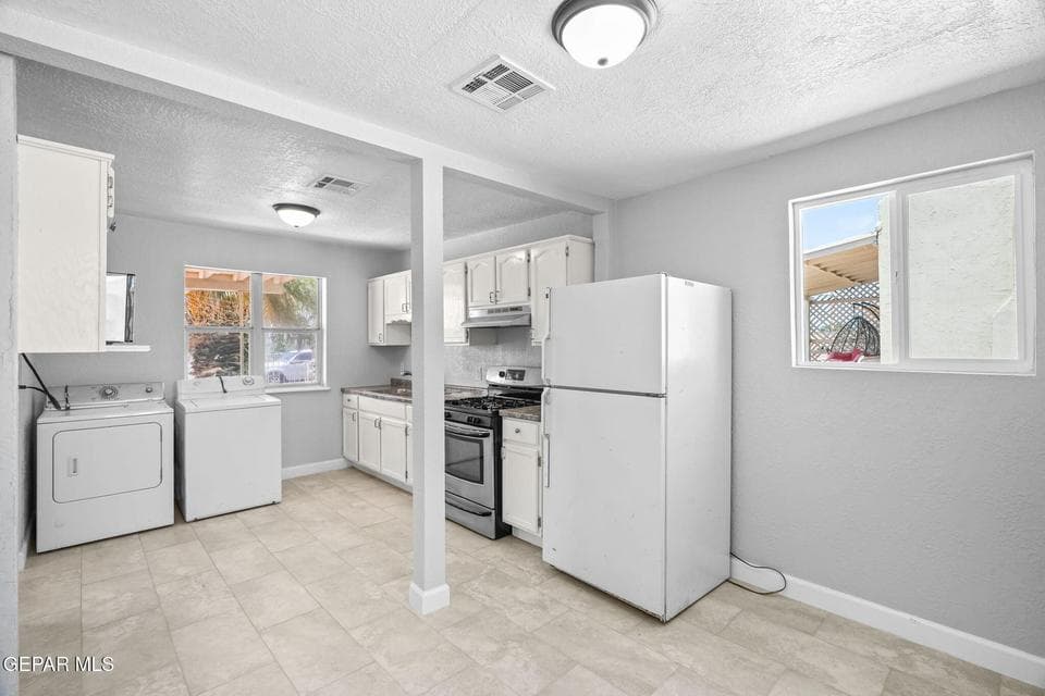 7591 Hacienda Ave-23