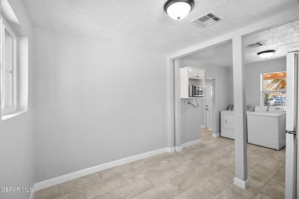 7591 Hacienda Ave-24