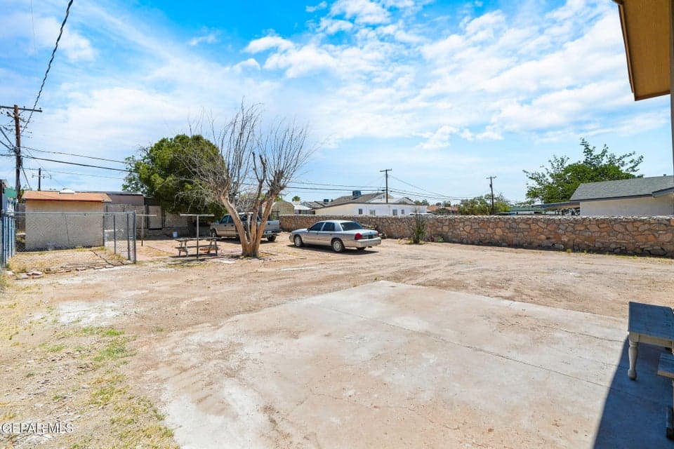 7591 Hacienda Ave-25