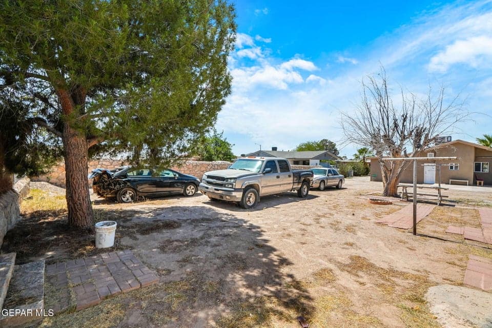 7591 Hacienda Ave-26