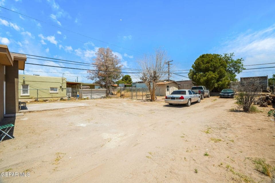 7591 Hacienda Ave-27