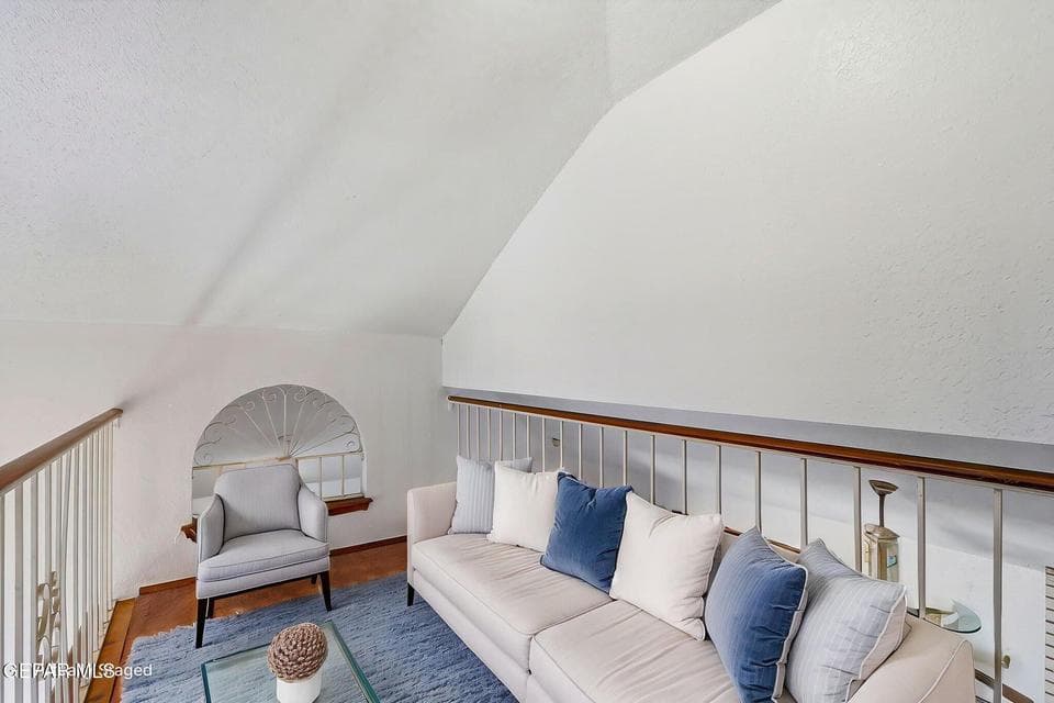 34 Loft virtually staged