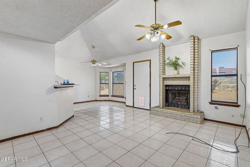43 Open Area Dining Area