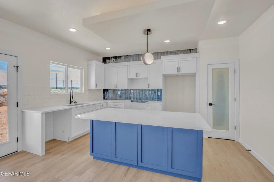 Ample Pantry & Cabinets space