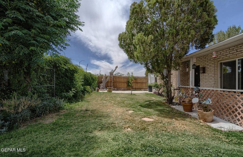 7233-Stiles-Front-Yard-2