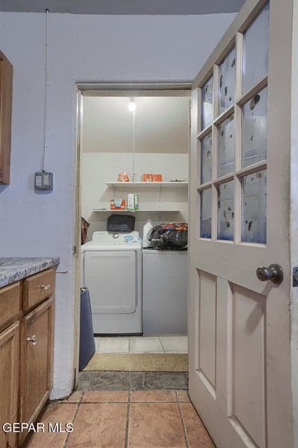 7233-Stiles-Laundry-room