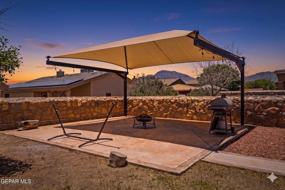 Entertaining potential, backyard access, relaxing atmosphere