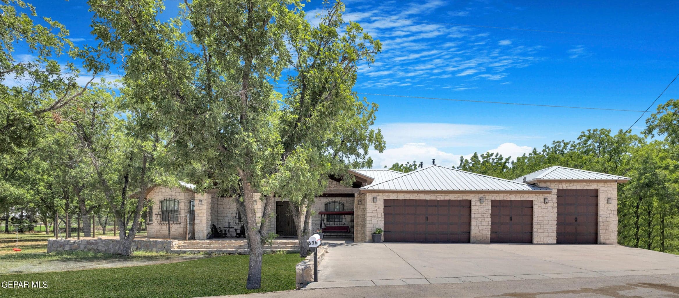 4 CAR GARAGES