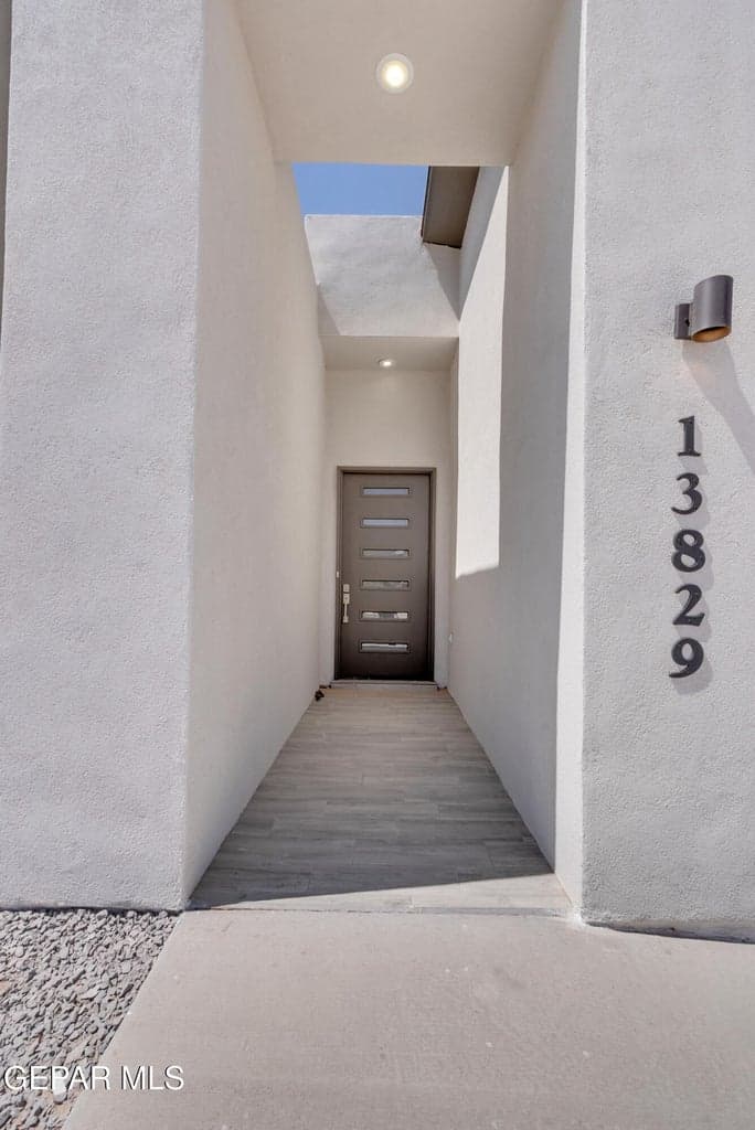 13829 SUMMER VIEW Ave