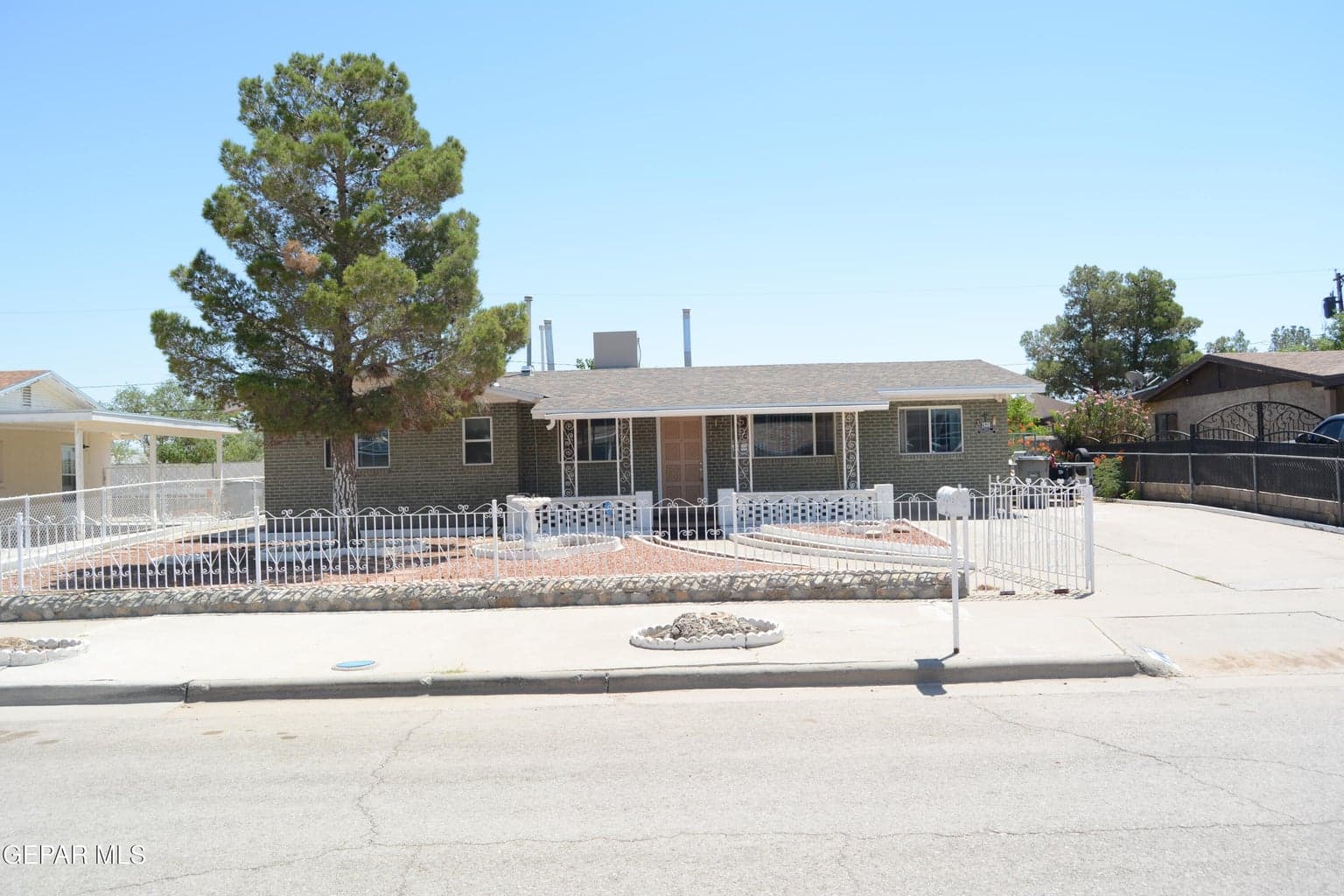 2636 Prestwick Road