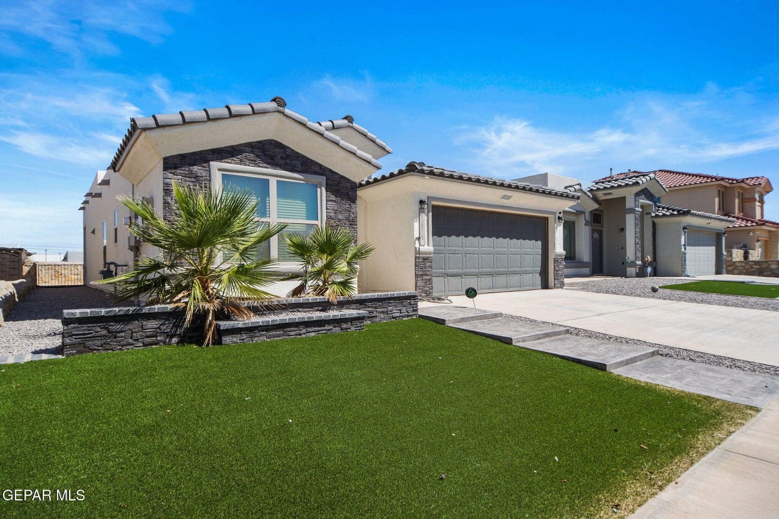 4-web-or-mls-A24I5538