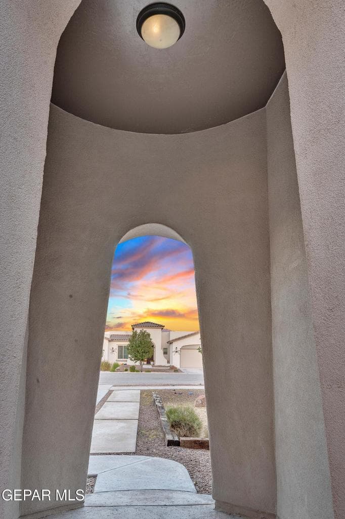 Entry (can be enclosed with door)