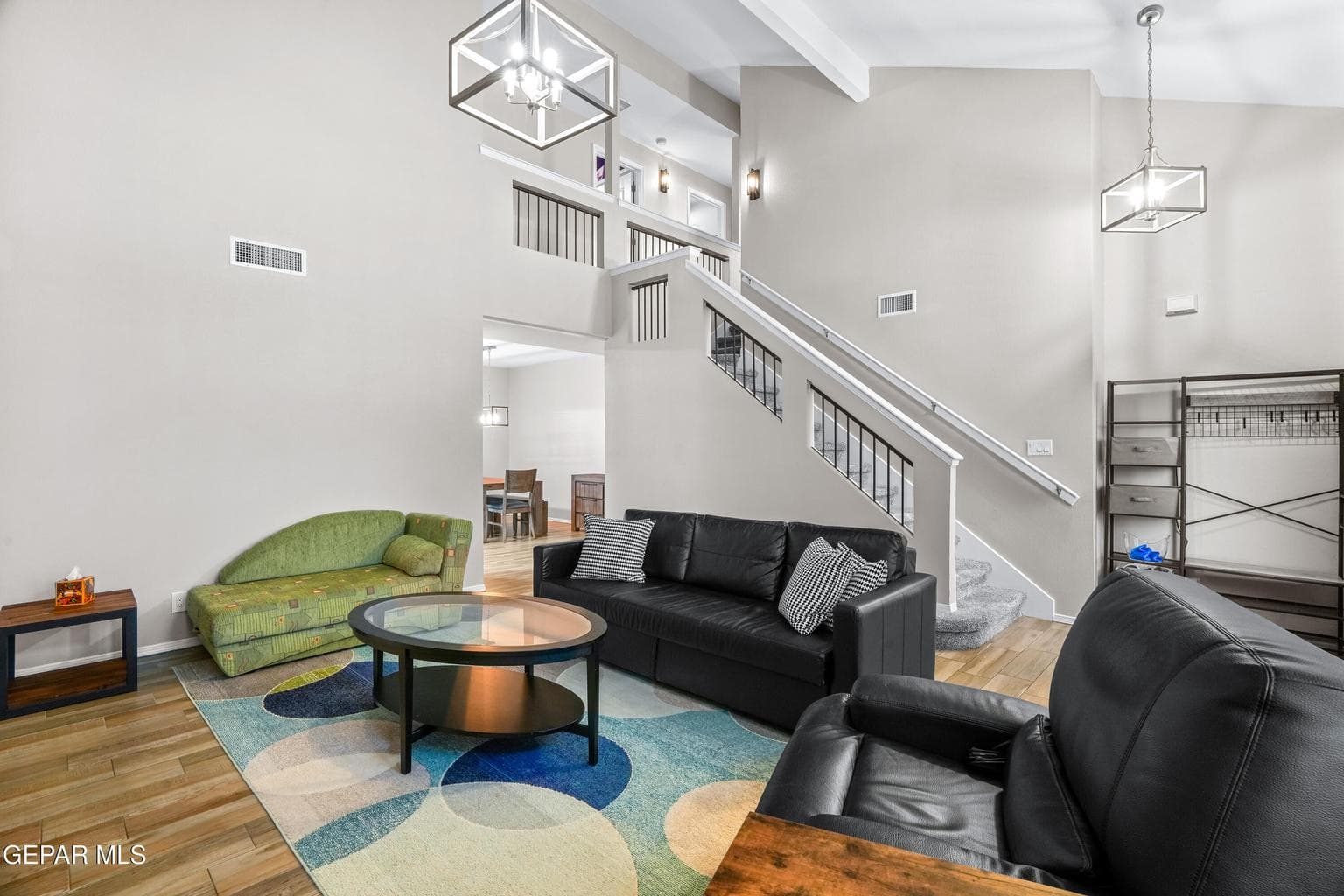 433 Claiborne-7