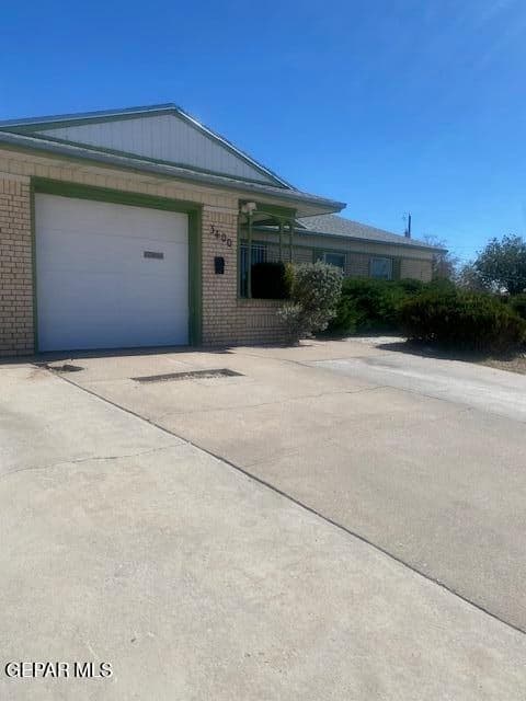 3400 DUNDEE OUTSIDE PIC 5