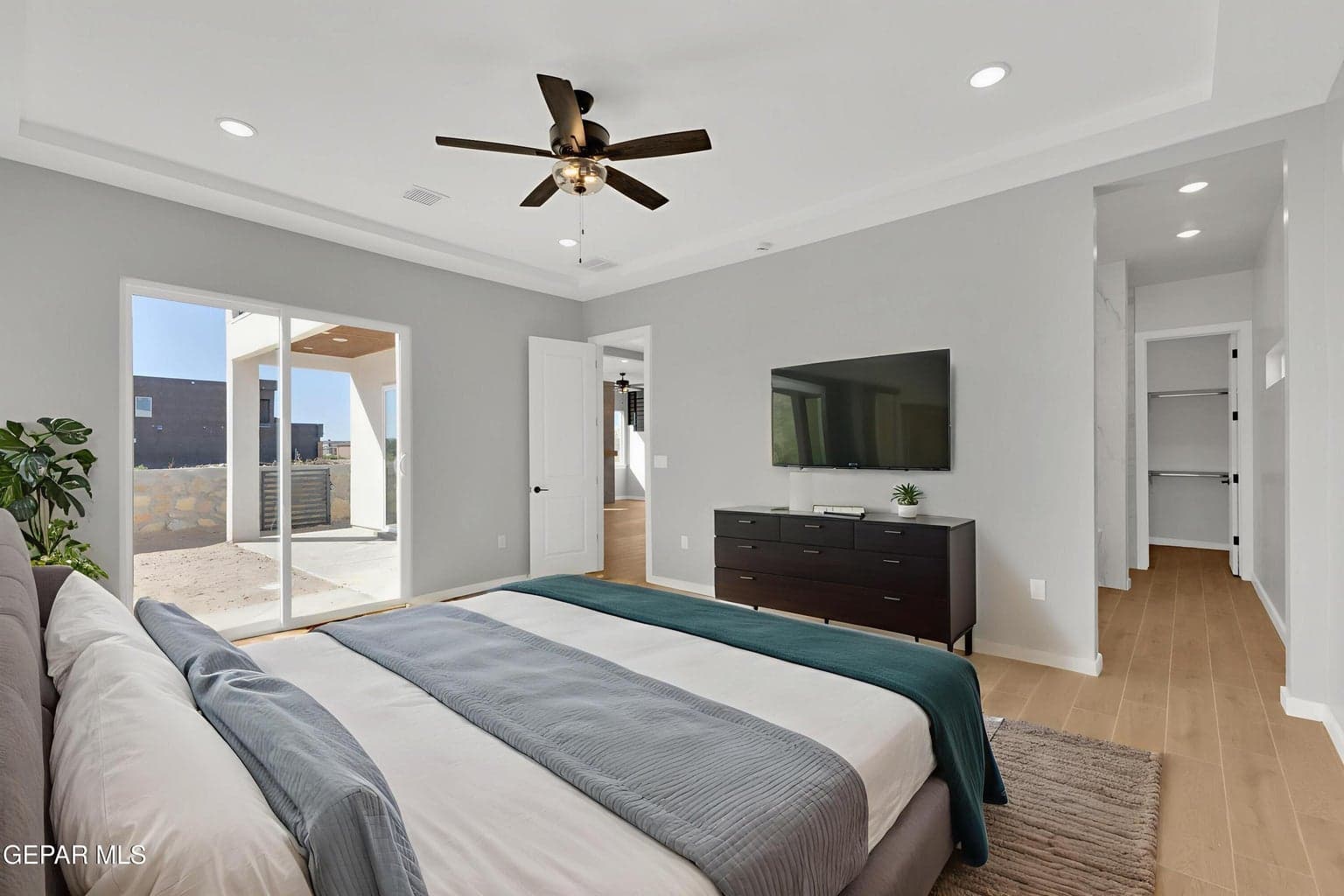 7-(3) - Bedroom - Modern - 1