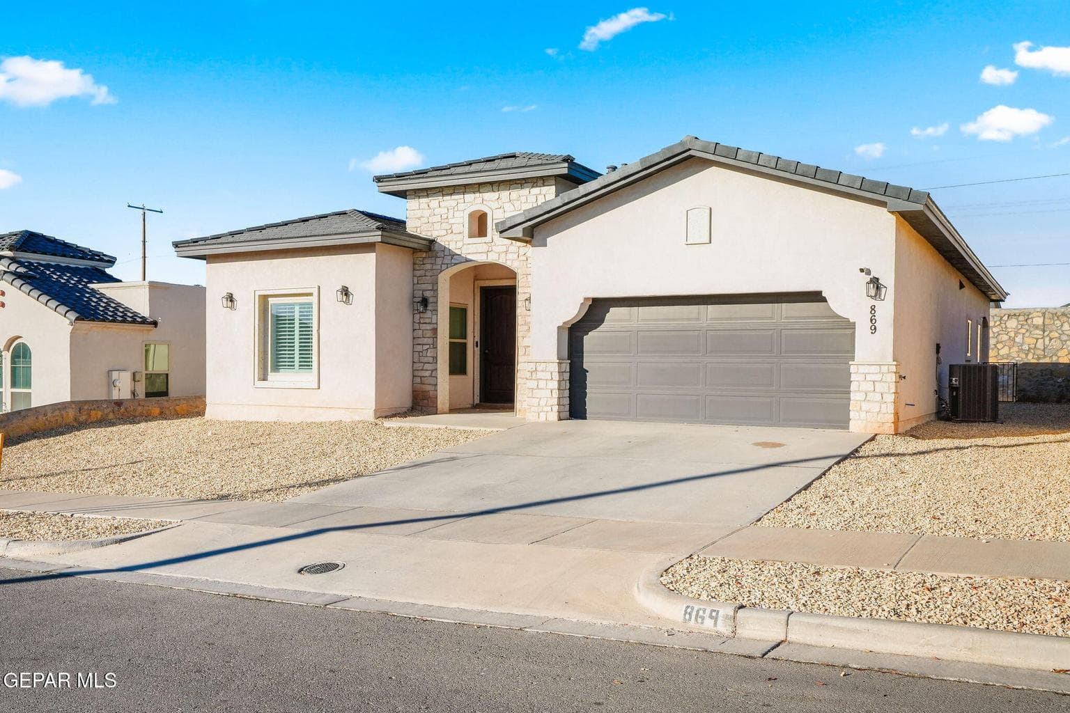 869 Eastwell Dr-2