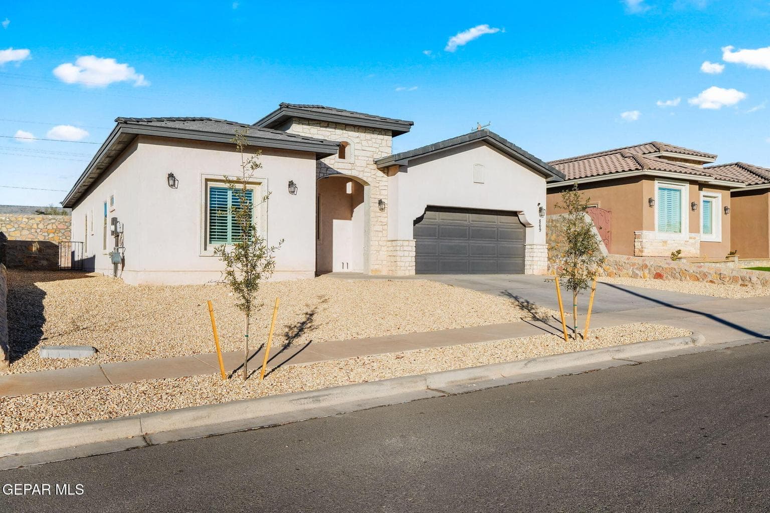 869 Eastwell Dr-3