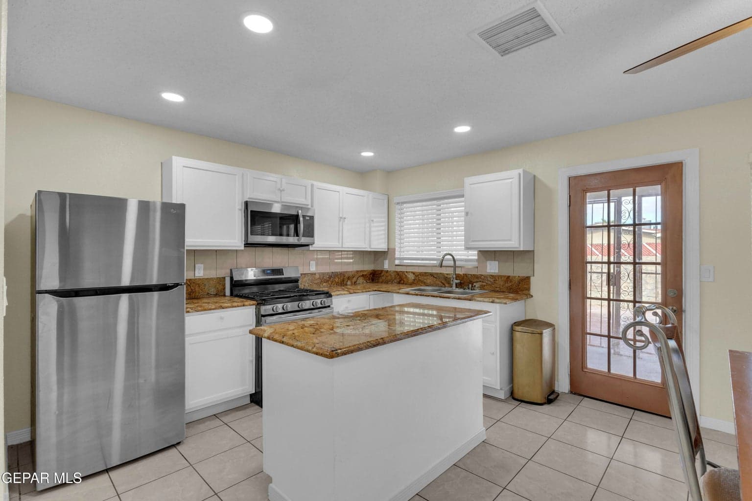 11013 BOB STONE Dr