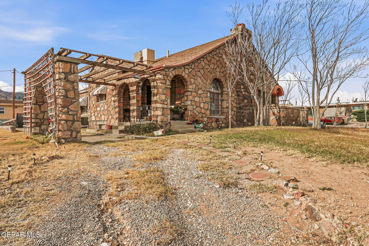 4333 Pershing Drive