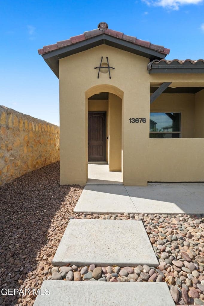 13676 Samlesbury Ave-4
