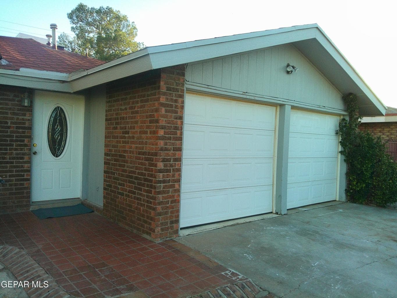 4880 Maureen FRONT DOOR