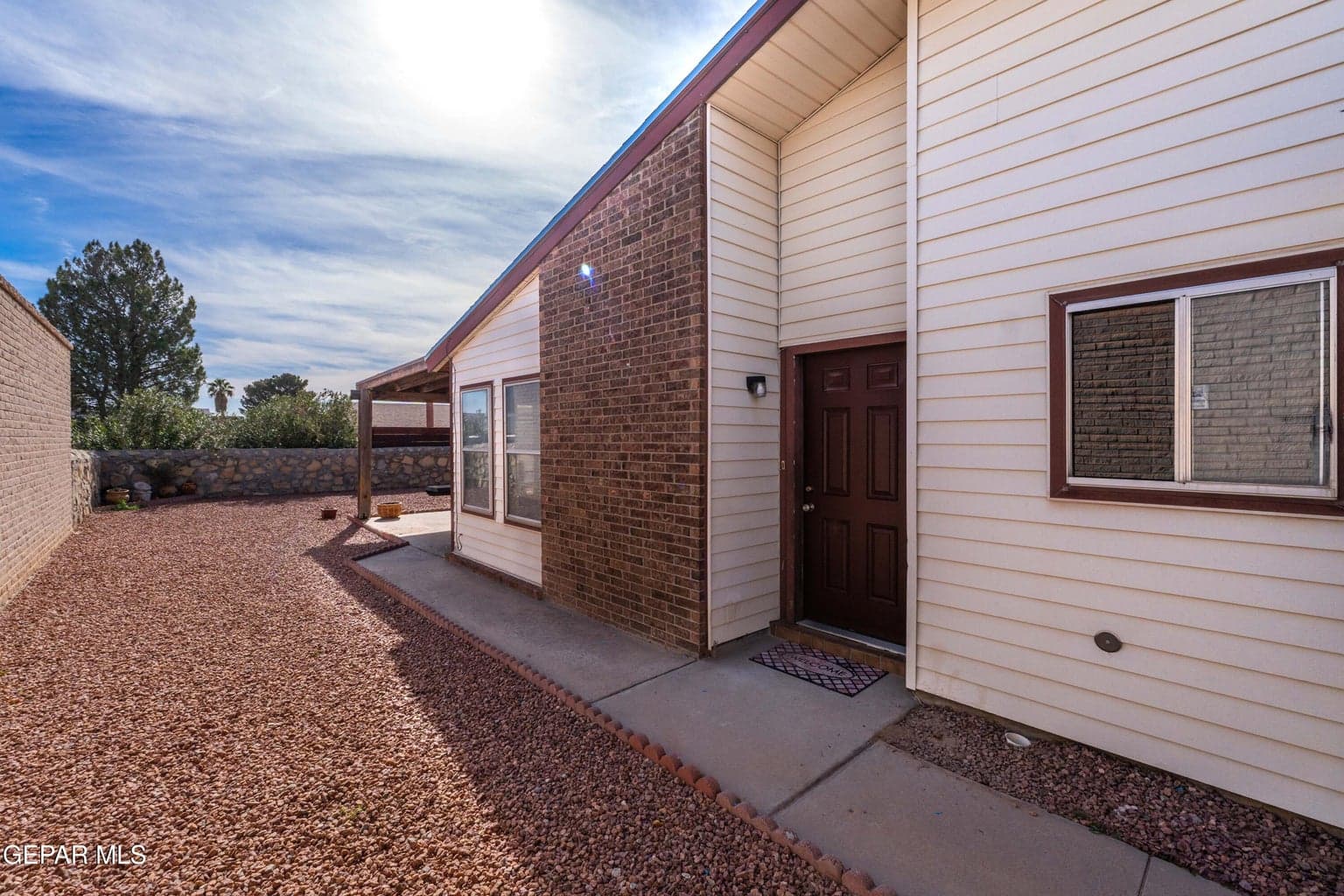 SIDE YARD