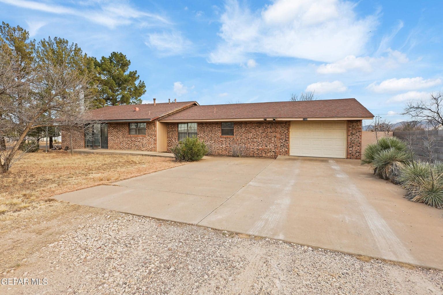 1100 W FORT DAVIS Avenue