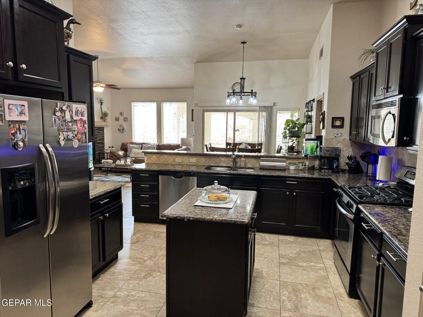 granite kitchen island