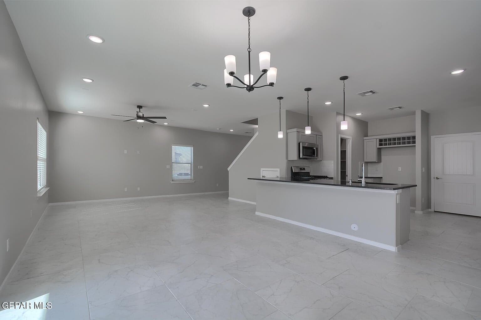 15100-Composition-Open-floor