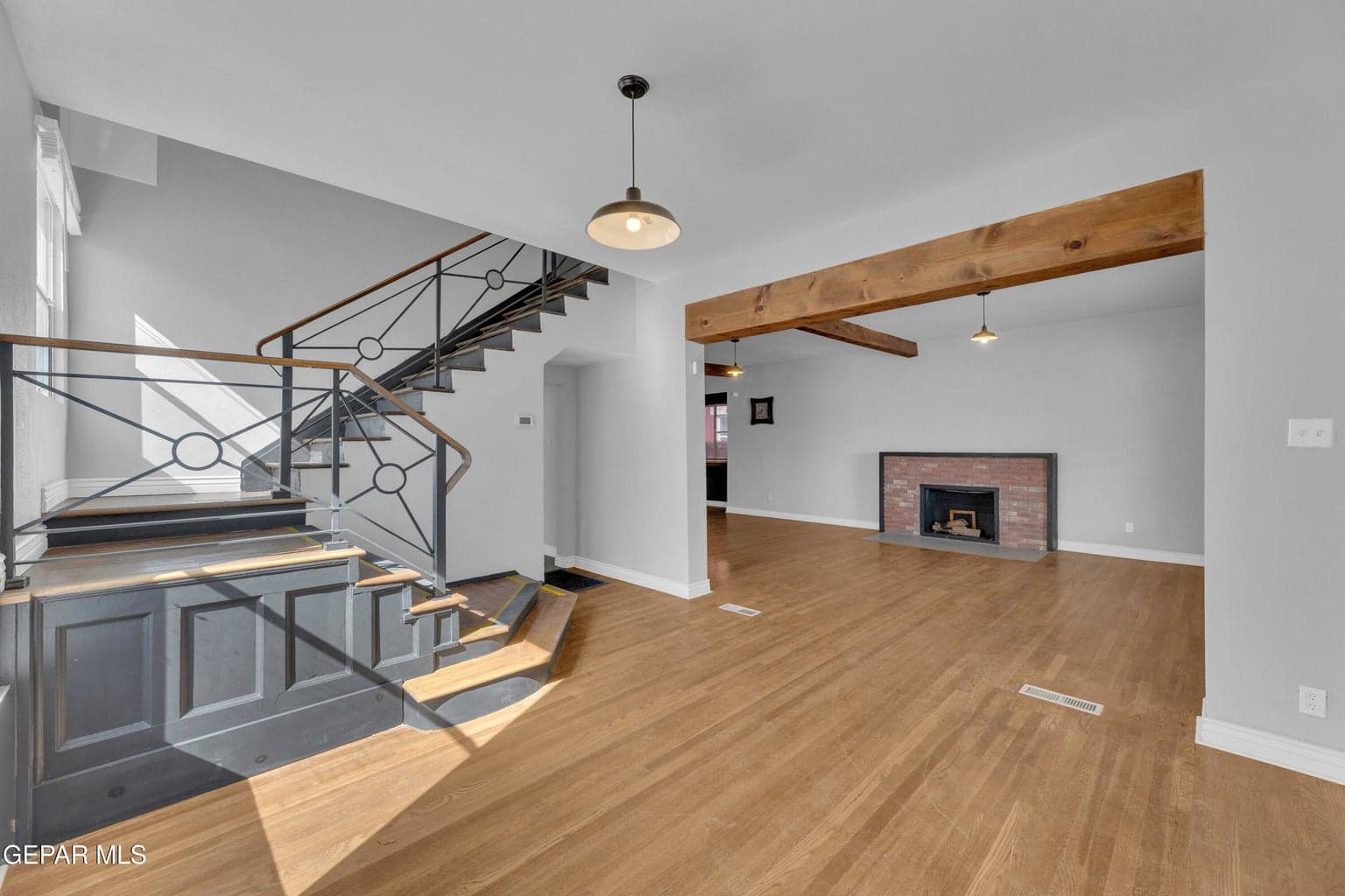 1305 E RIO GRANDE Ave