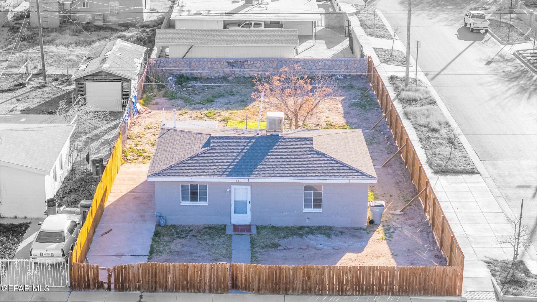 Photo of 652 VAL VERDE Street