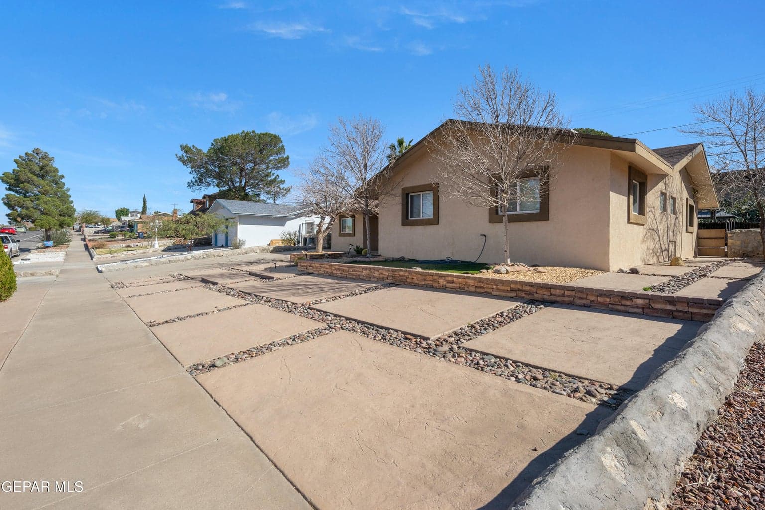 210-Belvidere-MLS-Camera-Guy-4