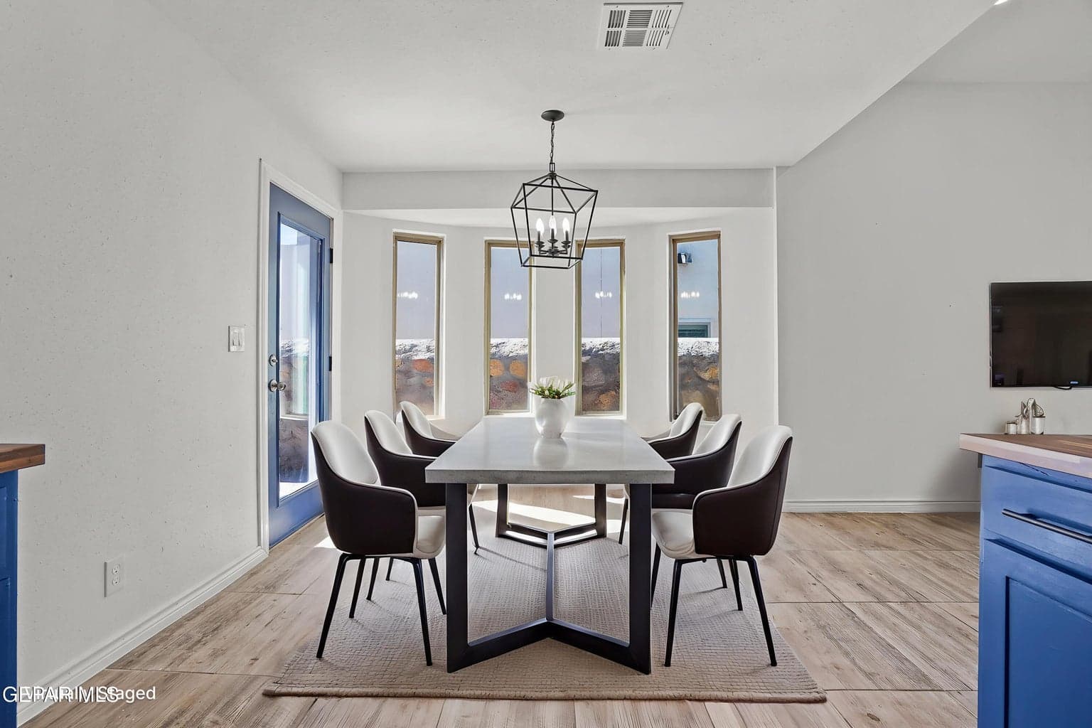 virtually staged dinning room