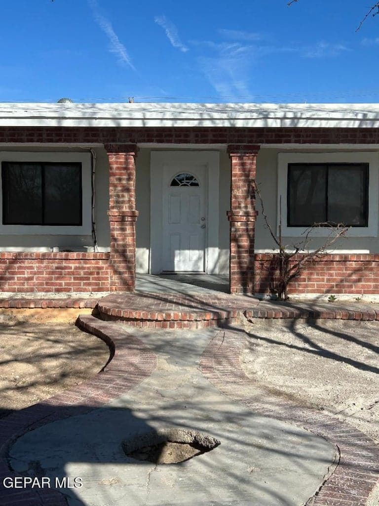 desertfrtentrancehouse