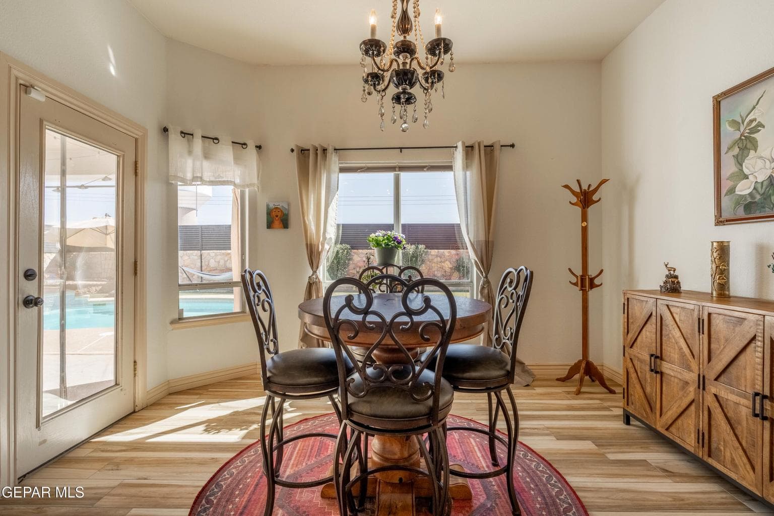 10_Breakfast-Nook-Pool-View