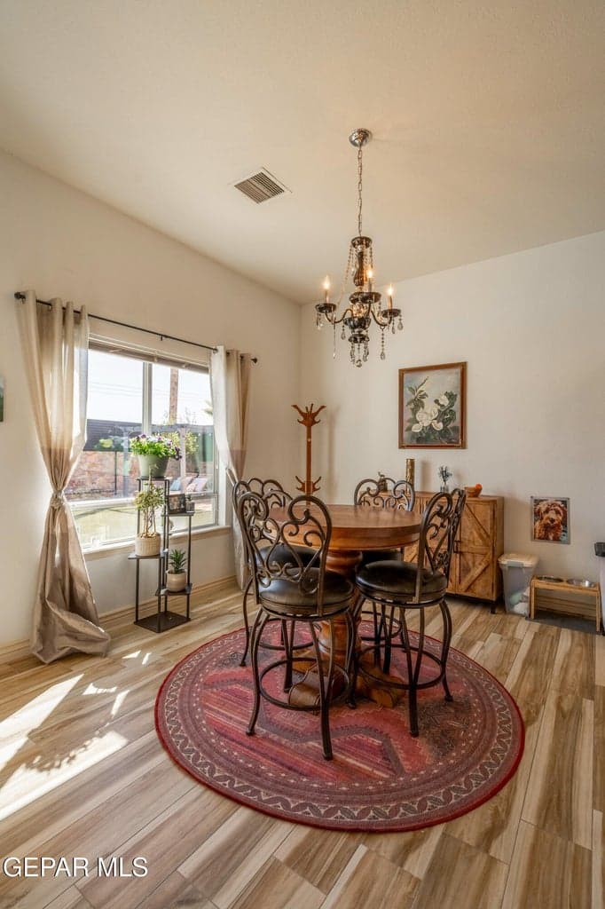 11_Dining-Area-Chandelier