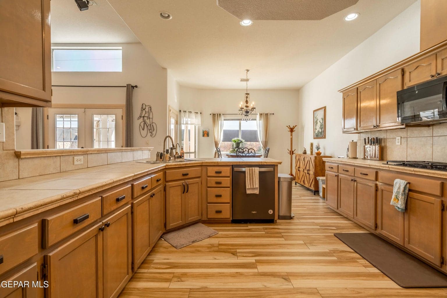 15_Kitchen-Wide-Passthrough