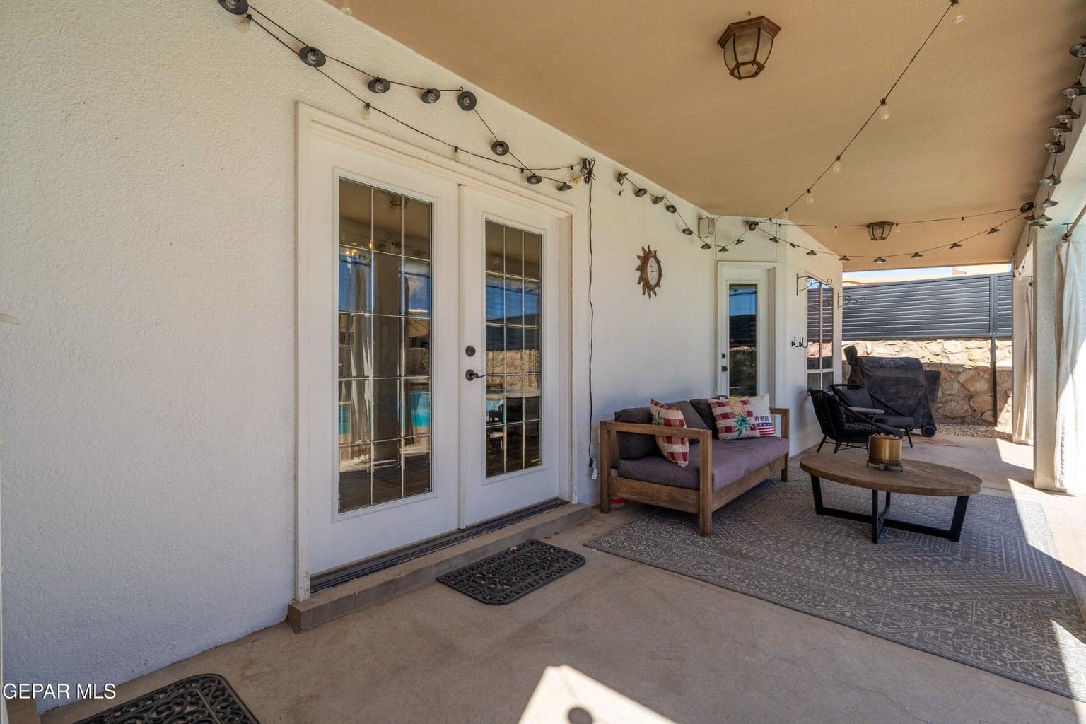 40_Covered-Patio-Entertaining