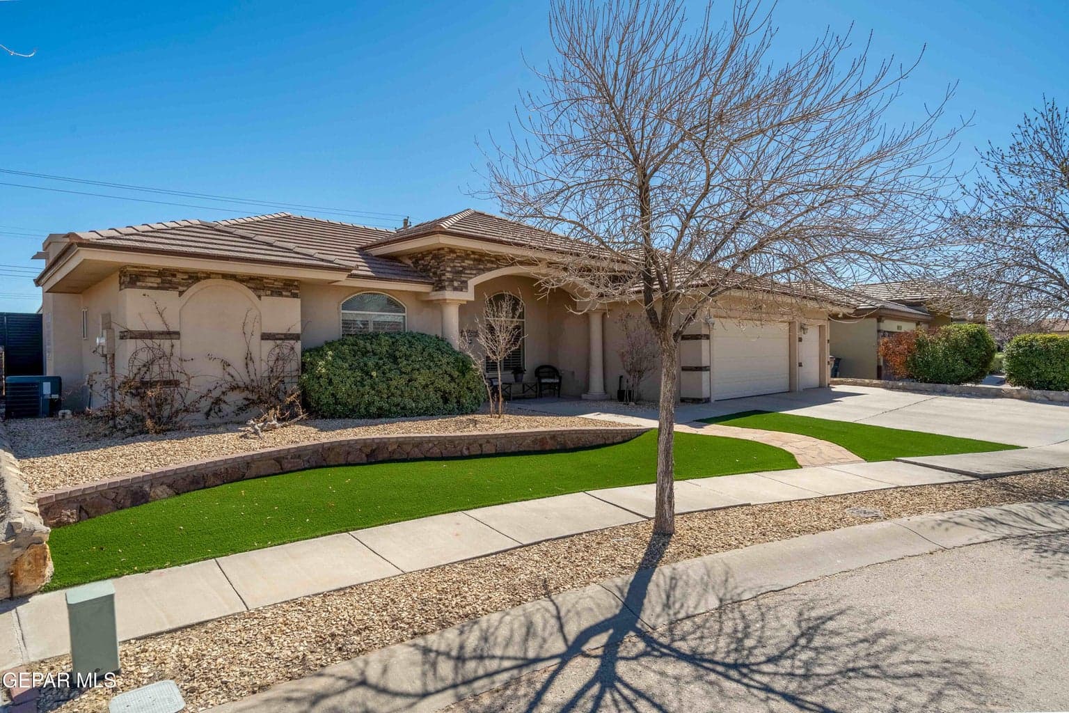 42_Front-Exterior-Street-View